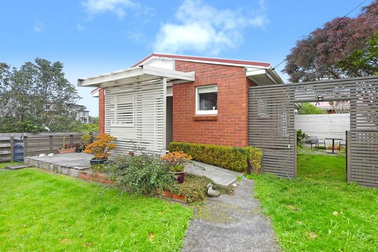 Photo of property in 2-3 Pine Tree Lane, Korokoro, Lower Hutt, 5012