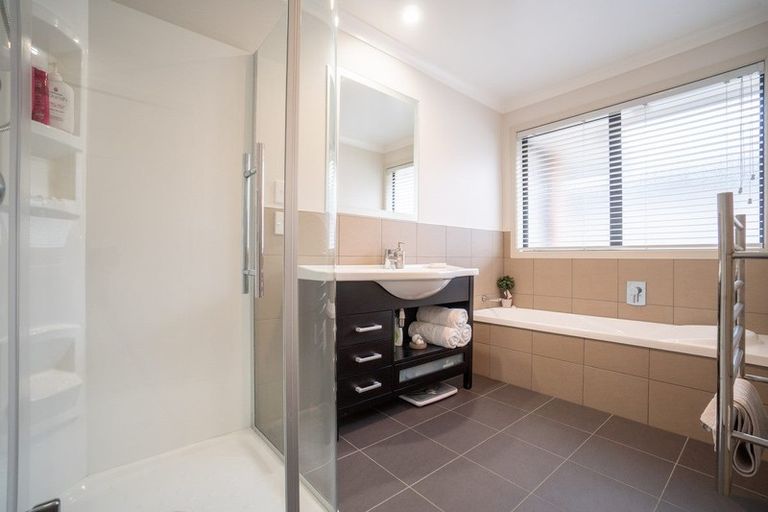 Photo of property in 4 Manhattan Court, Kelvin Grove, Palmerston North, 4414