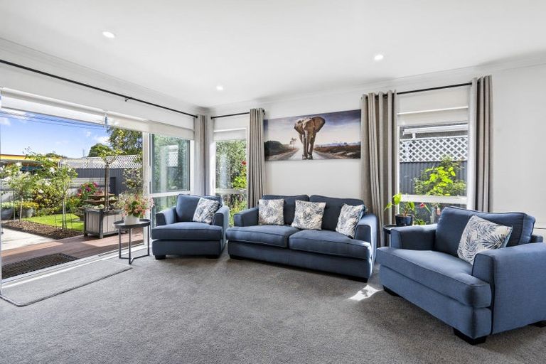 Photo of property in 1a Camp Street, Heretaunga, Upper Hutt, 5019