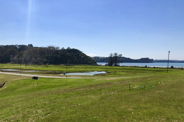 Photo of property in 1 Taemai Place, Okura Bush, Silverdale, 0794