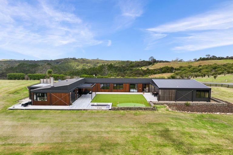 Photo of property in 32 Aroha Road, Te Arai, Wellsford, 0975