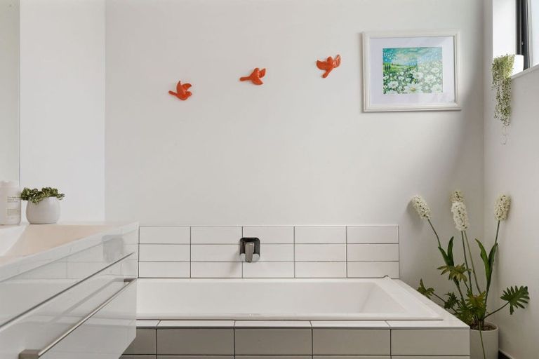 Photo of property in 37 Red Cottage Drive, Lake Hayes, Queenstown, 9304