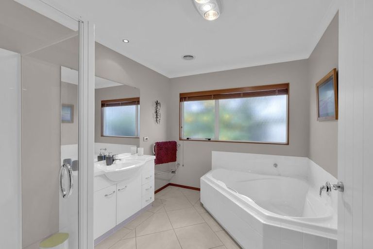 Photo of property in 33 Grace Avenue, Rototuna North, Hamilton, 3210