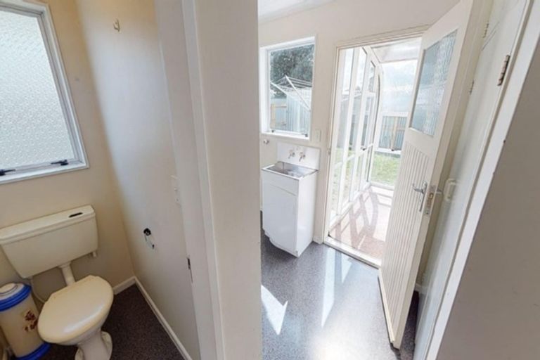 Photo of property in 37 Rimu Street, Levin, 5510