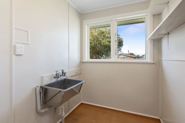 Photo of property in 21 Lambeth Crescent, Northcote, Christchurch, 8052