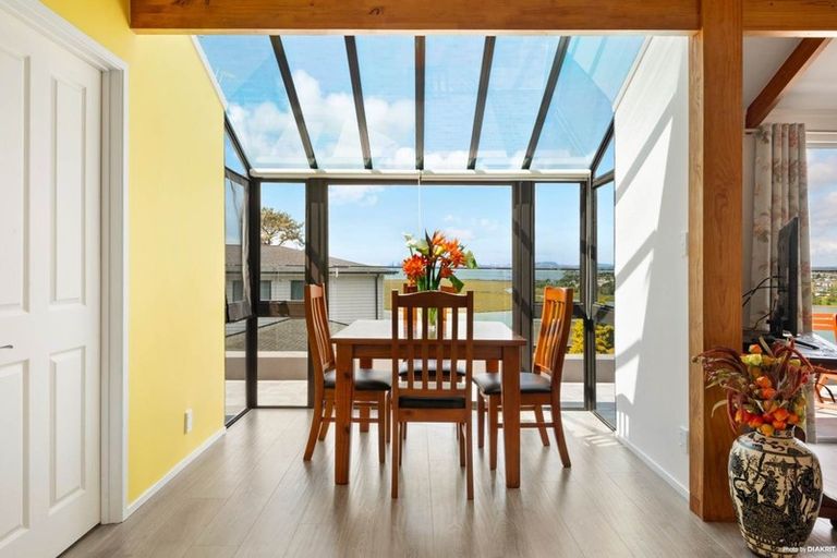Photo of property in 195 West Harbour Drive, West Harbour, Auckland, 0618