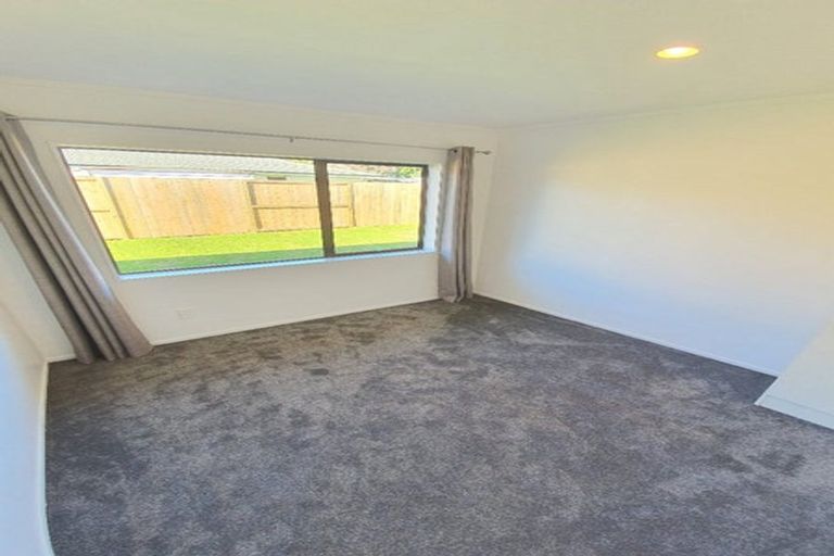 Photo of property in 129 Walter Strevens Drive, Conifer Grove, Takanini, 2112