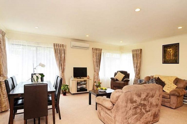 Photo of property in 143 Colwill Road, Massey, Auckland, 0614