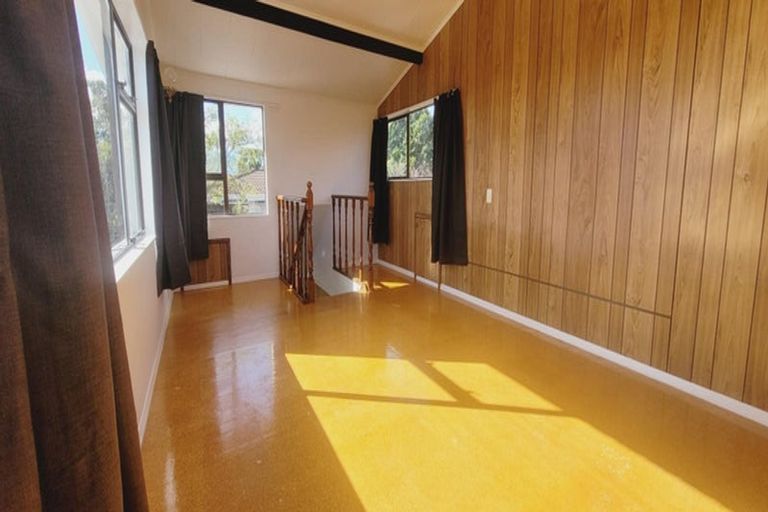Photo of property in 114 Gloaming Hill, Titahi Bay, Porirua, 5022