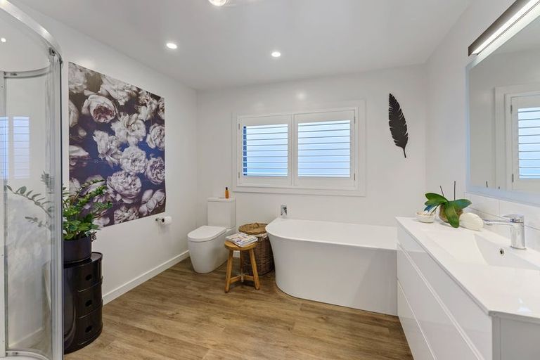 Photo of property in 53 Waipunahau Road, Waikanae, 5036