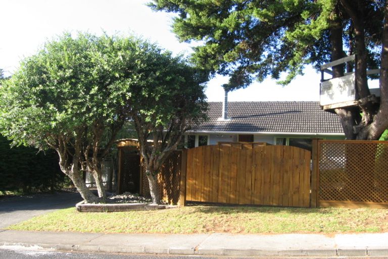 Photo of property in 6 Roband Avenue, Glenfield, Auckland, 0629