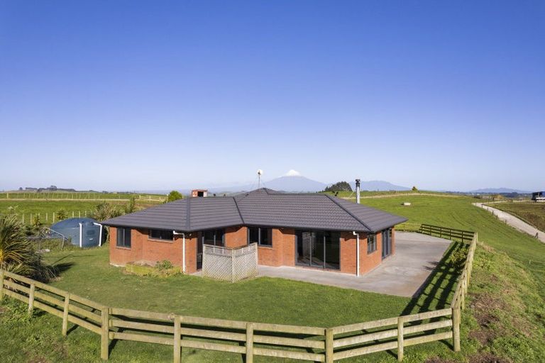 Photo of property in 890a Otaraoa Road, Tikorangi, Waitara, 4383