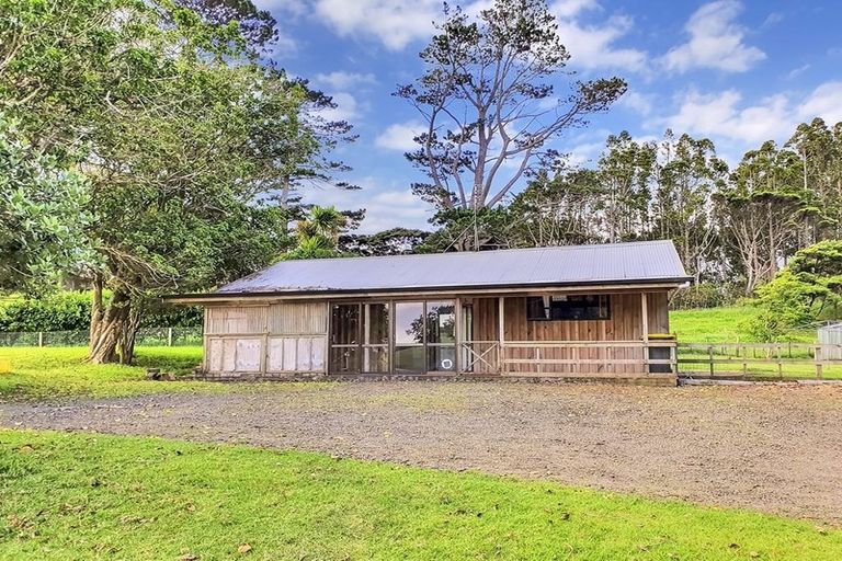 Photo of property in 161 Horsman Road, Waitakere, Henderson, 0782