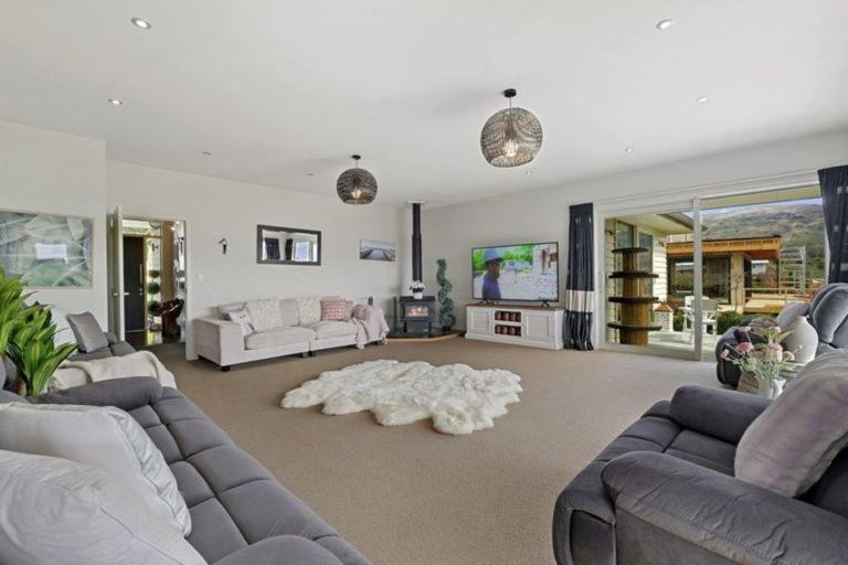 Photo of property in 21 Terrace Street, Nevis, Cromwell, 9384