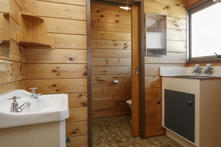 Photo of property in 1/11 Ingle Avenue, Waipahihi, Taupo, 3330