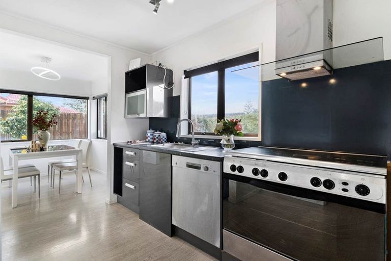 Photo of property in 1/5 Cornelian Crescent, Half Moon Bay, Auckland, 2012