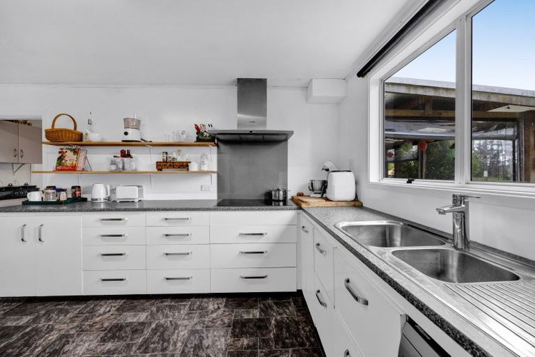 Photo of property in 20 Dudley Road Lower, Inglewood, 4386