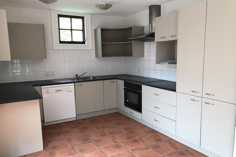 Photo of property in 56 Kelburn Parade, Kelburn, Wellington, 6012