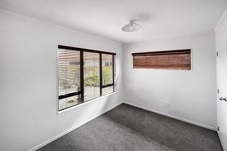 Photo of property in 37 Logan Way, Kelvin Grove, Palmerston North, 4414