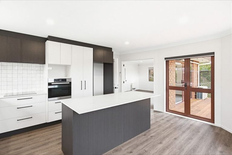 Photo of property in 4 Glen Loch Place, Paraparaumu, 5032