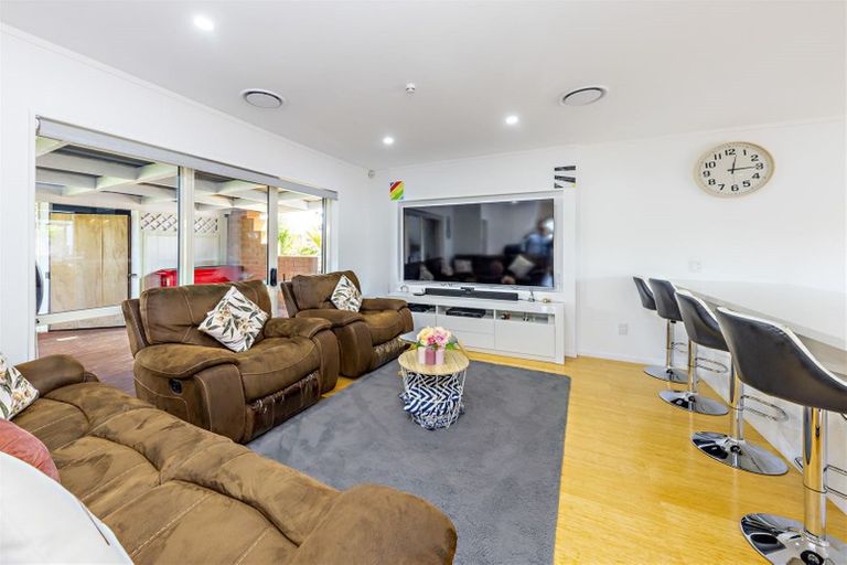 Photo of property in 14 Tonson Place, Weymouth, Auckland, 2103