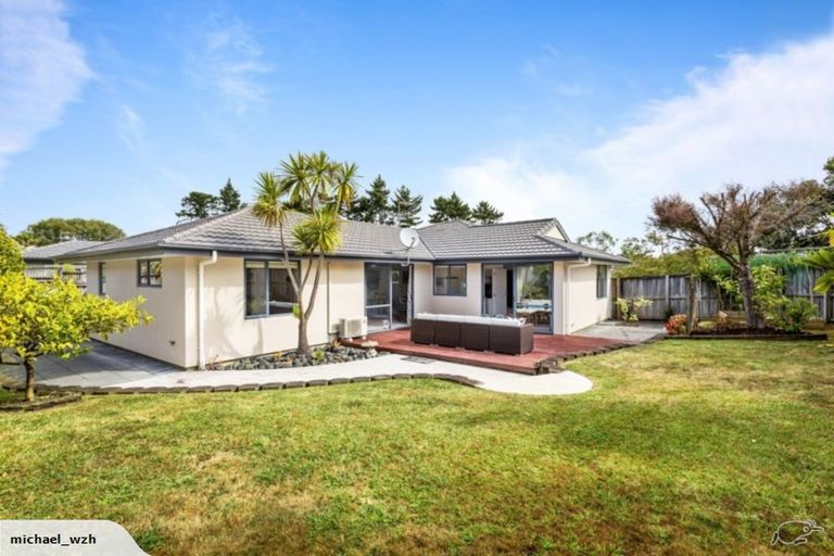 Photo of property in 17 Admirals Court Drive, Greenhithe, Auckland, 0632