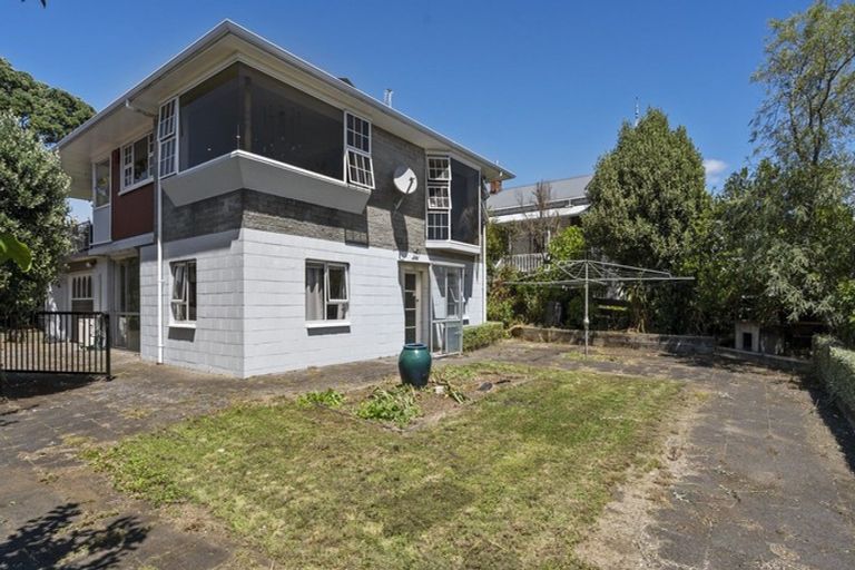 Photo of property in 216 Frankley Road, Frankleigh Park, New Plymouth, 4310