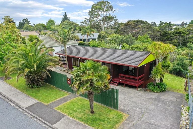 Photo of property in 76 Harmel Road, Glendene, Auckland, 0602