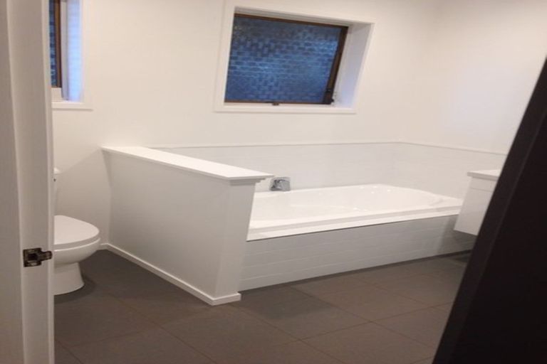 Photo of property in 1/78 Bentley Avenue, Glenfield, Auckland, 0629