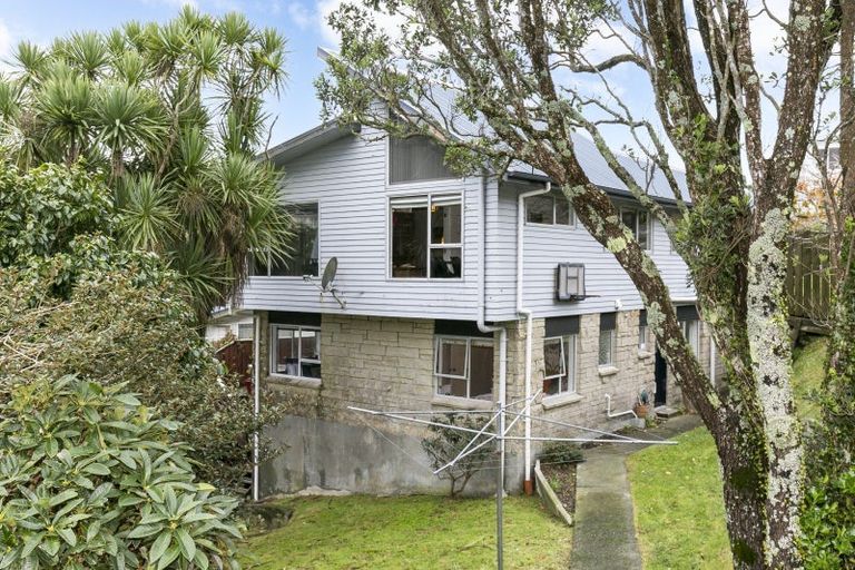 Photo of property in 6 Gurkha Crescent, Khandallah, Wellington, 6035