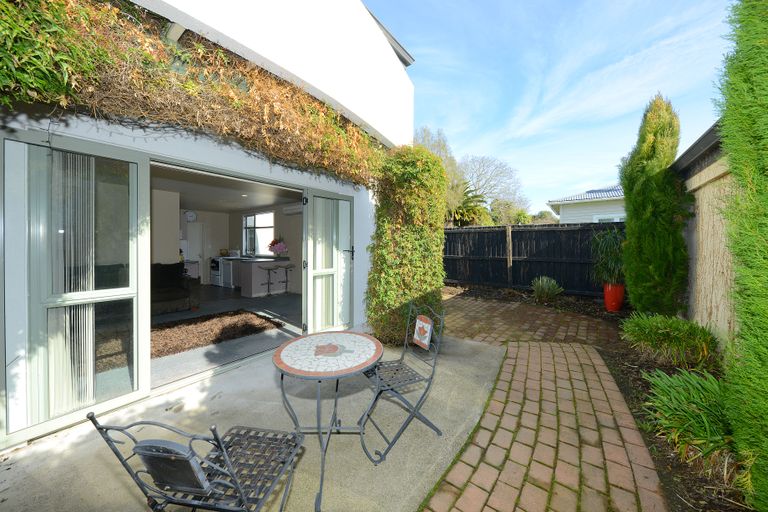 Photo of property in 2/64a Alexandra Street, Richmond, Christchurch, 8013