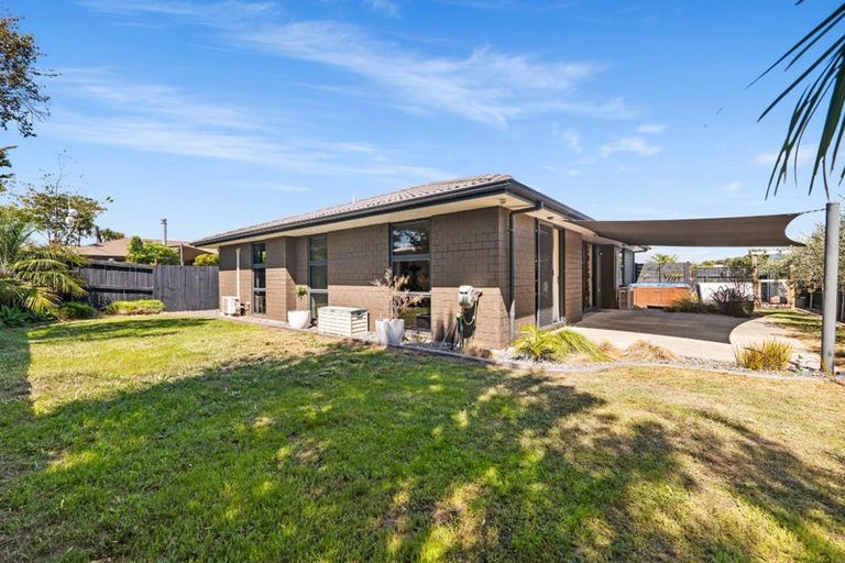 Photo of property in 10 Butterworth Crescent, Papamoa Beach, Papamoa, 3118