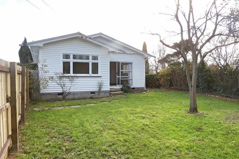 Photo of property in 49 Wainoni Road, Wainoni, Christchurch, 8061