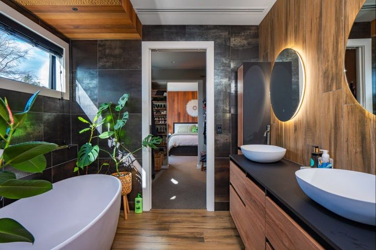 Photo of property in 336 Lake Terrace, Two Mile Bay, Taupo, 3330