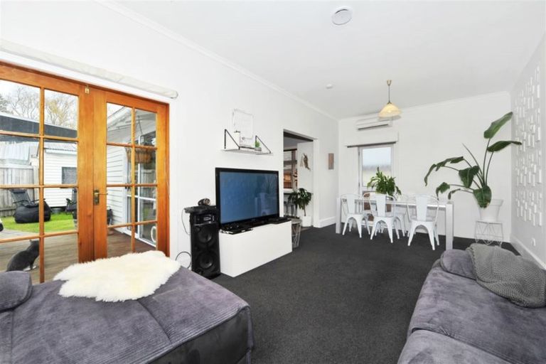 Photo of property in 8 Wainoni Road, Wainoni, Christchurch, 8061