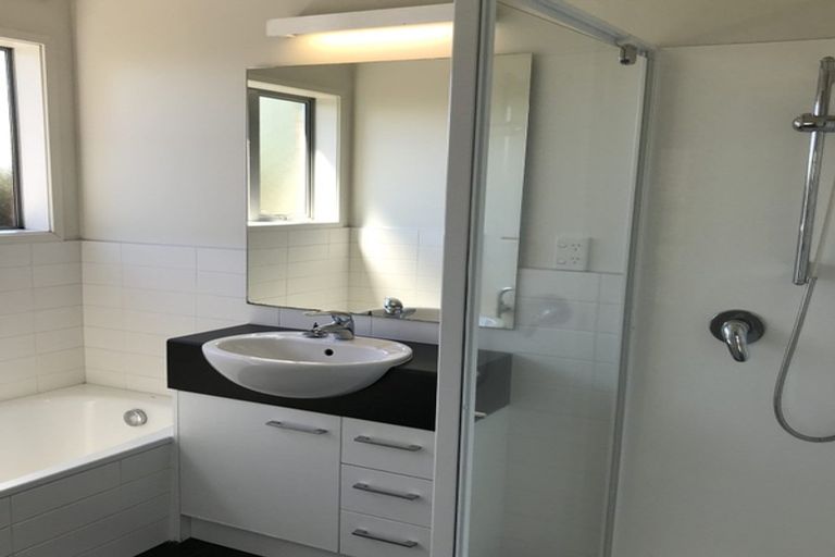 Photo of property in 32a Norcross Avenue, Henderson, Auckland, 0612