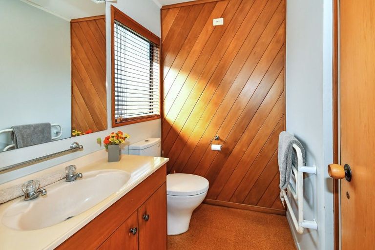 Photo of property in 8 Lemonwood Place, The Gardens, Auckland, 2105