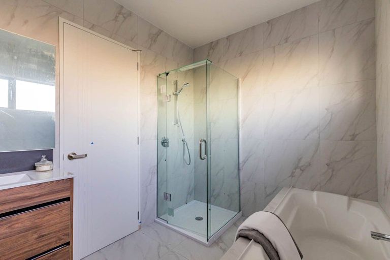 Photo of property in 2 Celestial Crescent, Orewa, 0931