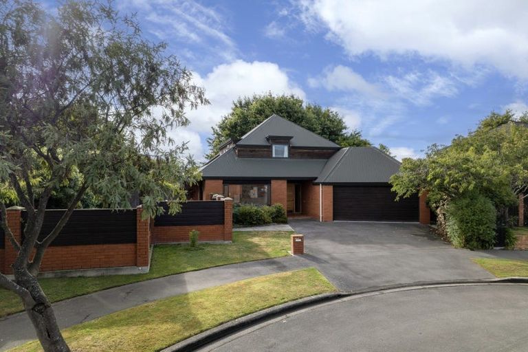 Photo of property in 27 Thornwood Place, Redwood, Christchurch, 8051
