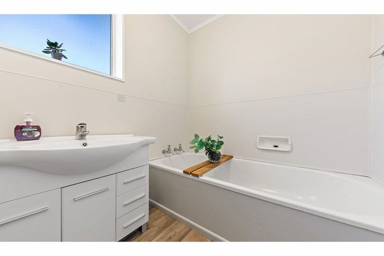 Photo of property in 1/61 Landsdowne Terrace, Cashmere, Christchurch, 8022