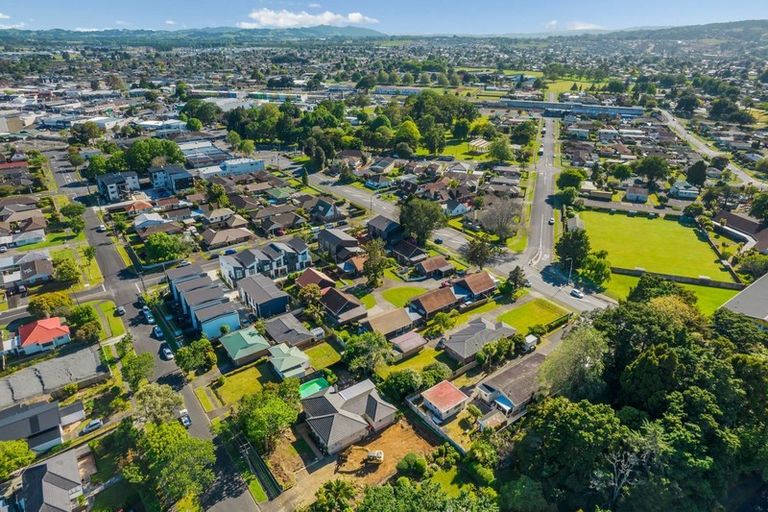 Photo of property in 341 Great South Road, Papakura, 2110