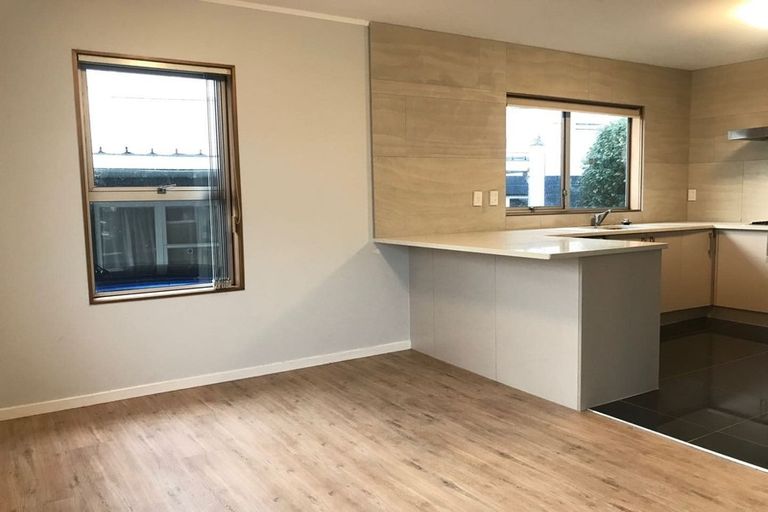 Photo of property in 1/3 Colin Wild Place, Glenfield, Auckland, 0629