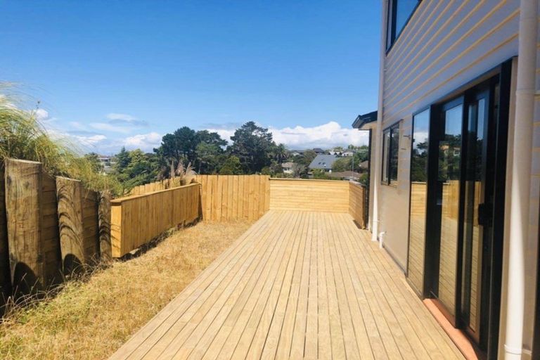 Photo of property in 61a Topliss Drive, Northcross, Auckland, 0632