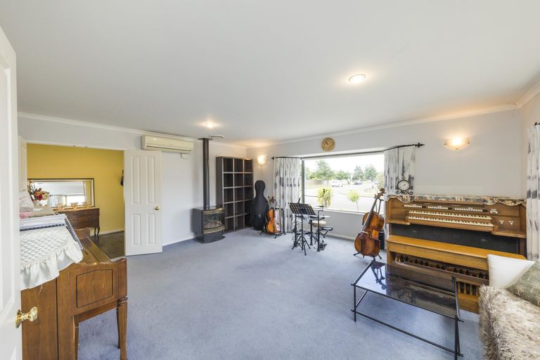 Photo of property in 145 Schnell Drive, Kelvin Grove, Palmerston North, 4414