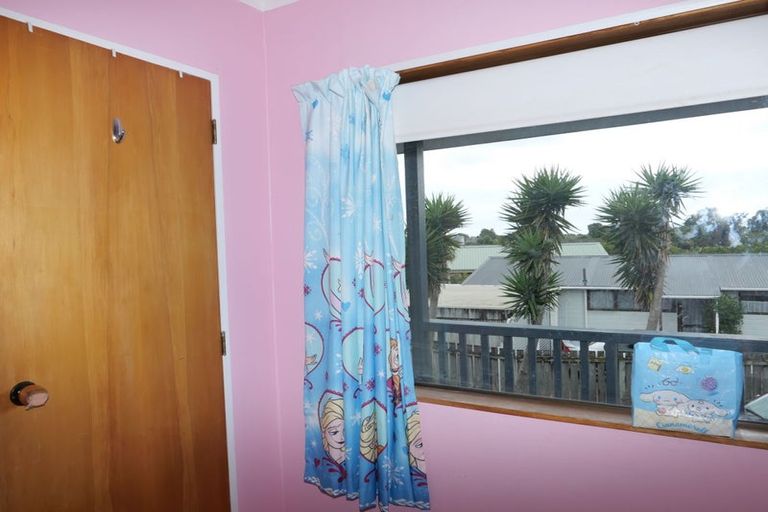 Photo of property in 8 Olive Terrace, Paraparaumu Beach, Paraparaumu, 5032
