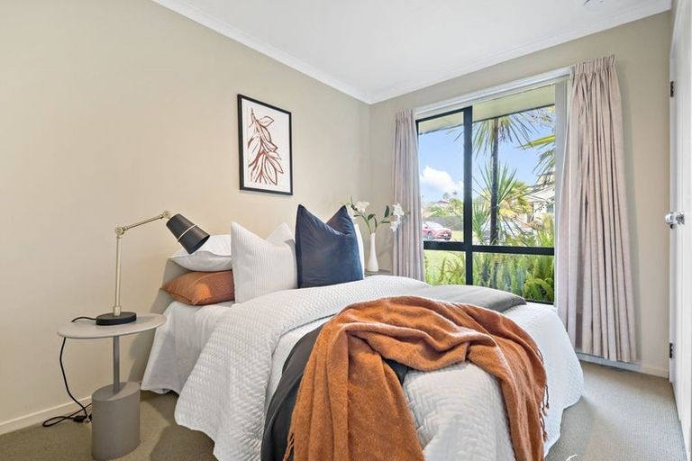 Photo of property in 11 Sunvista Avenue, Oteha, Auckland, 0632