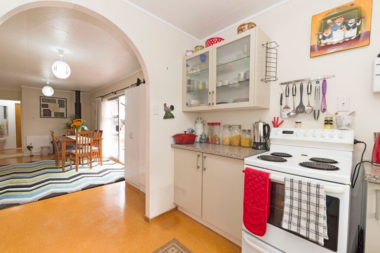 Photo of property in 14 Penfold Place, Henderson, Auckland, 0610