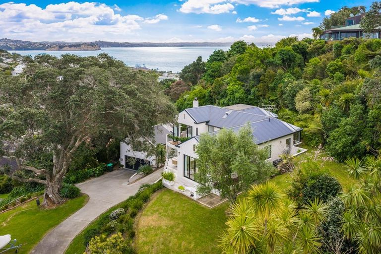 Photo of property in 10 Zita Avenue, Matakatia, Whangaparaoa, 0930