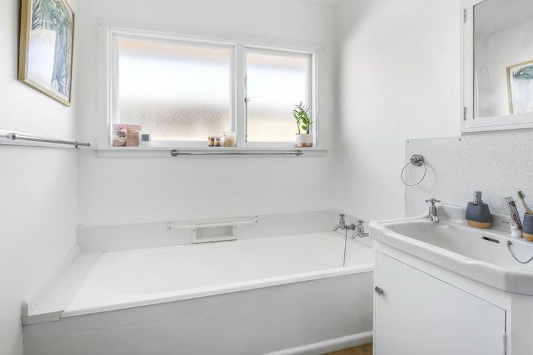 Photo of property in 62 Coopers Road, Dallington, Christchurch, 8061