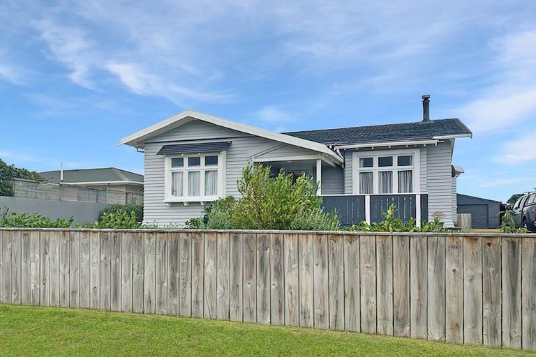 Photo of property in 22 Barling Street, Himatangi Beach, Foxton, 4891